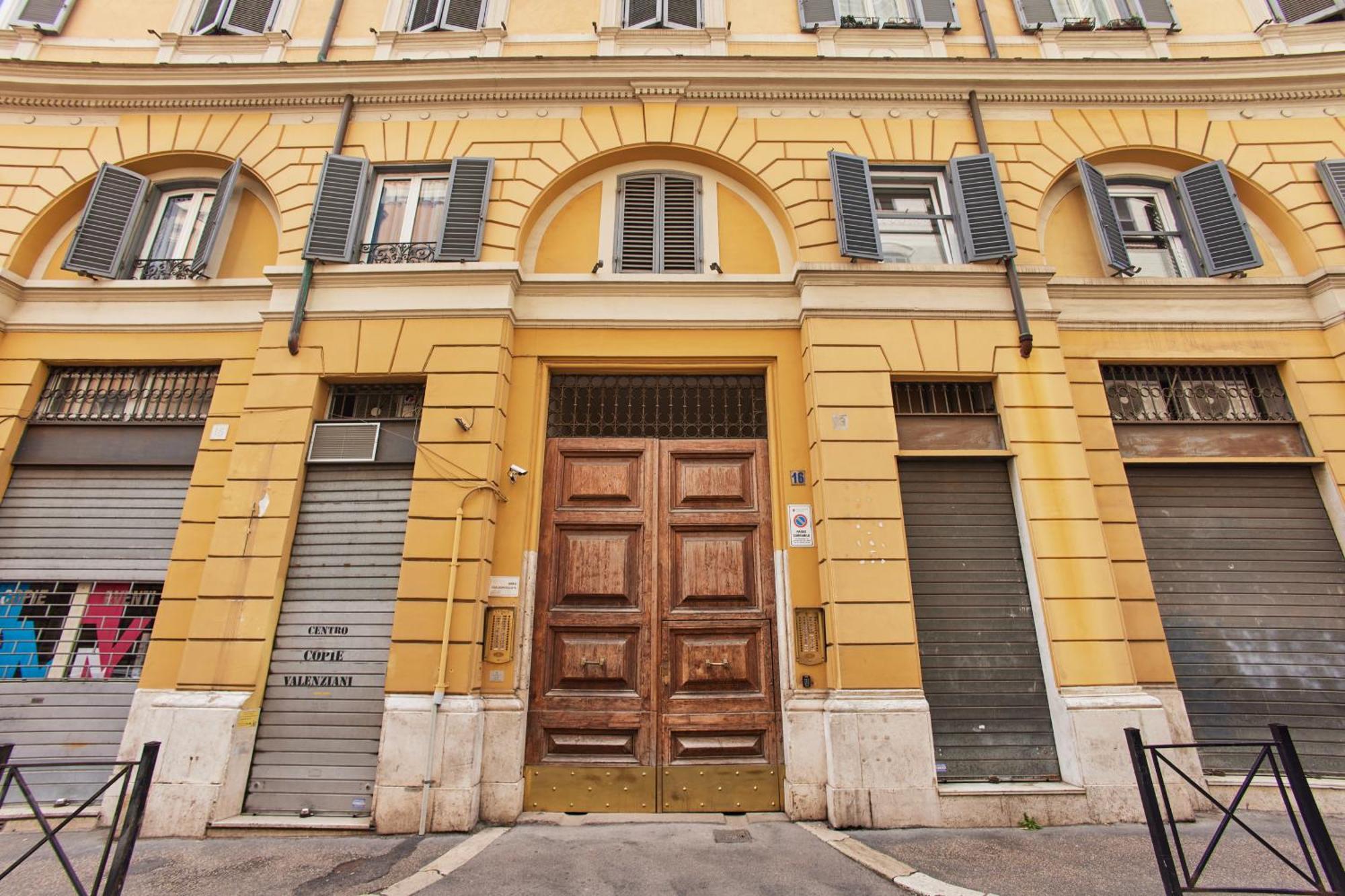 Napodano - Rom