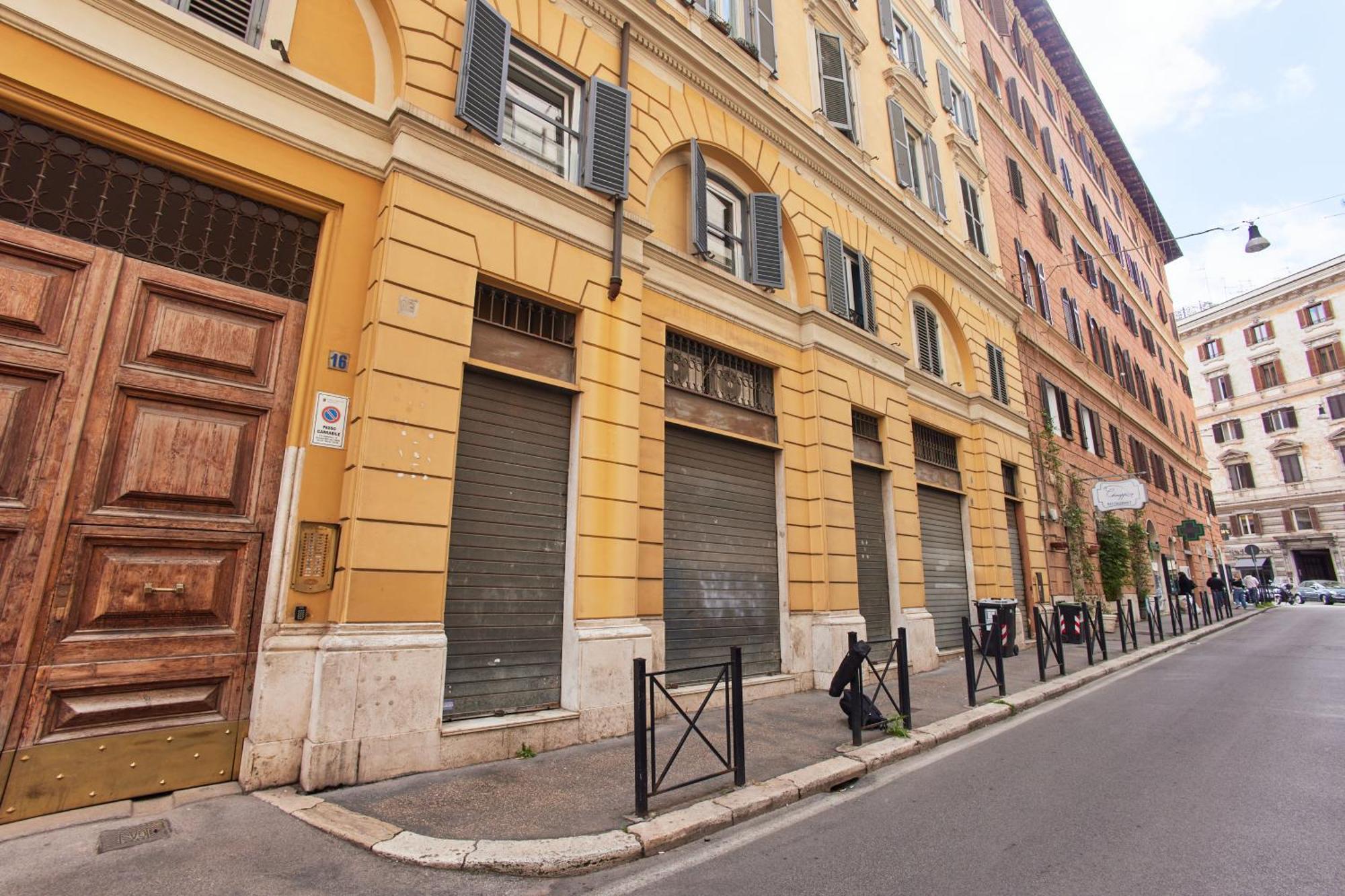 Napodano - * Rom